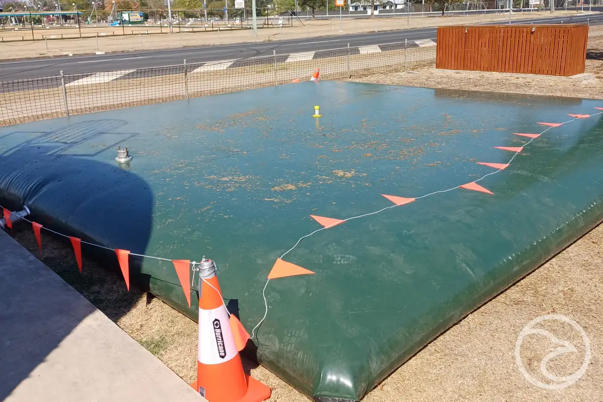 Pillow water tank for mobile and emergency applications