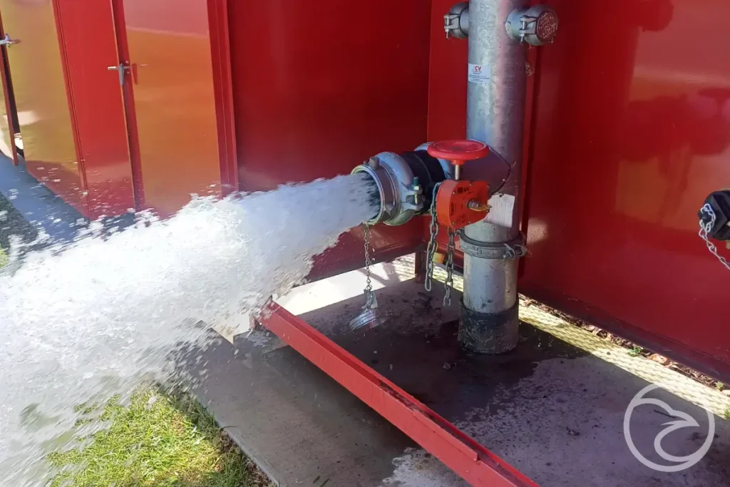 Fire water tank integrated into an industrial fire protection system